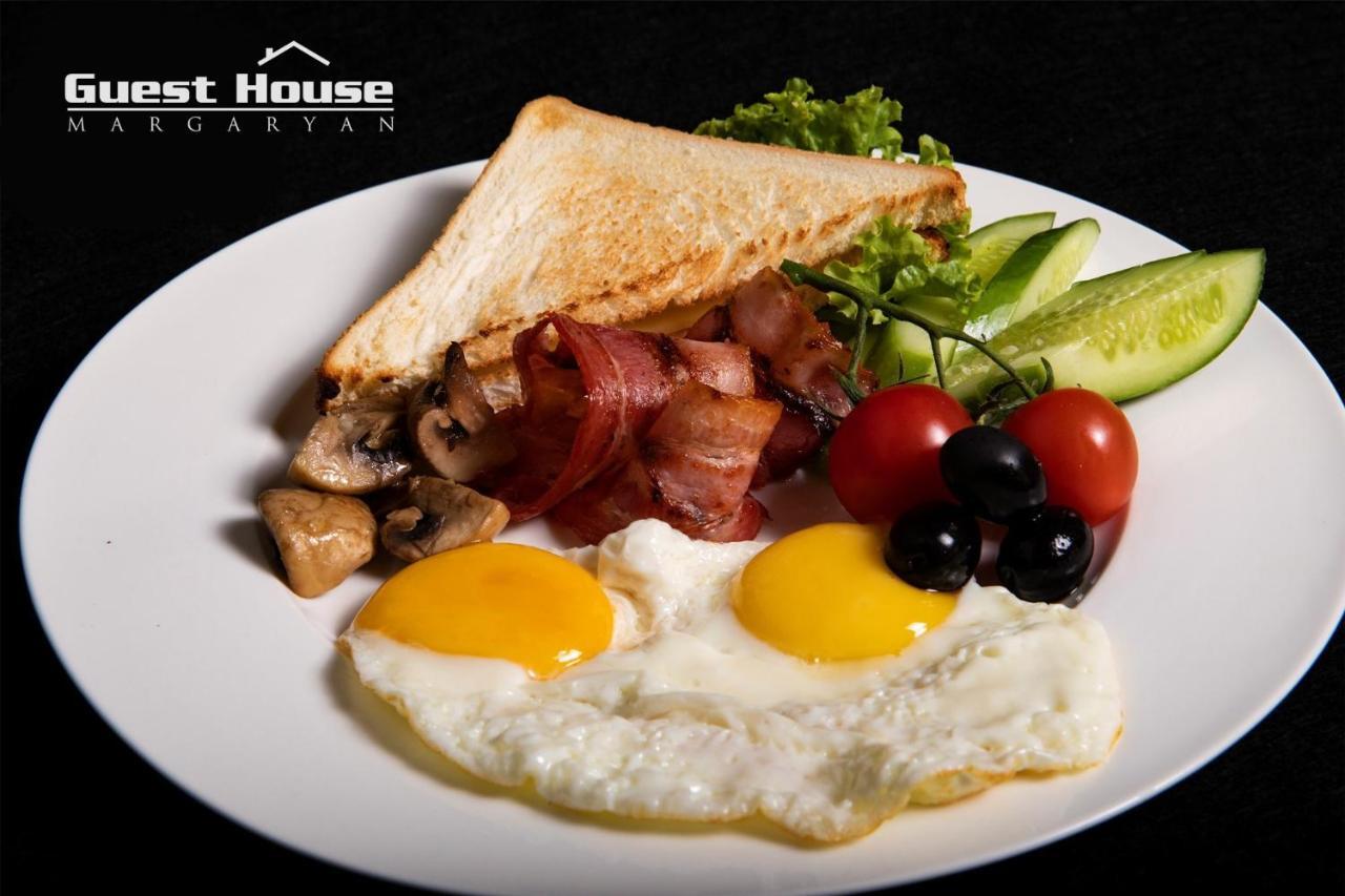 Guest House Margaryan เยเรวาน ภายนอก รูปภาพ